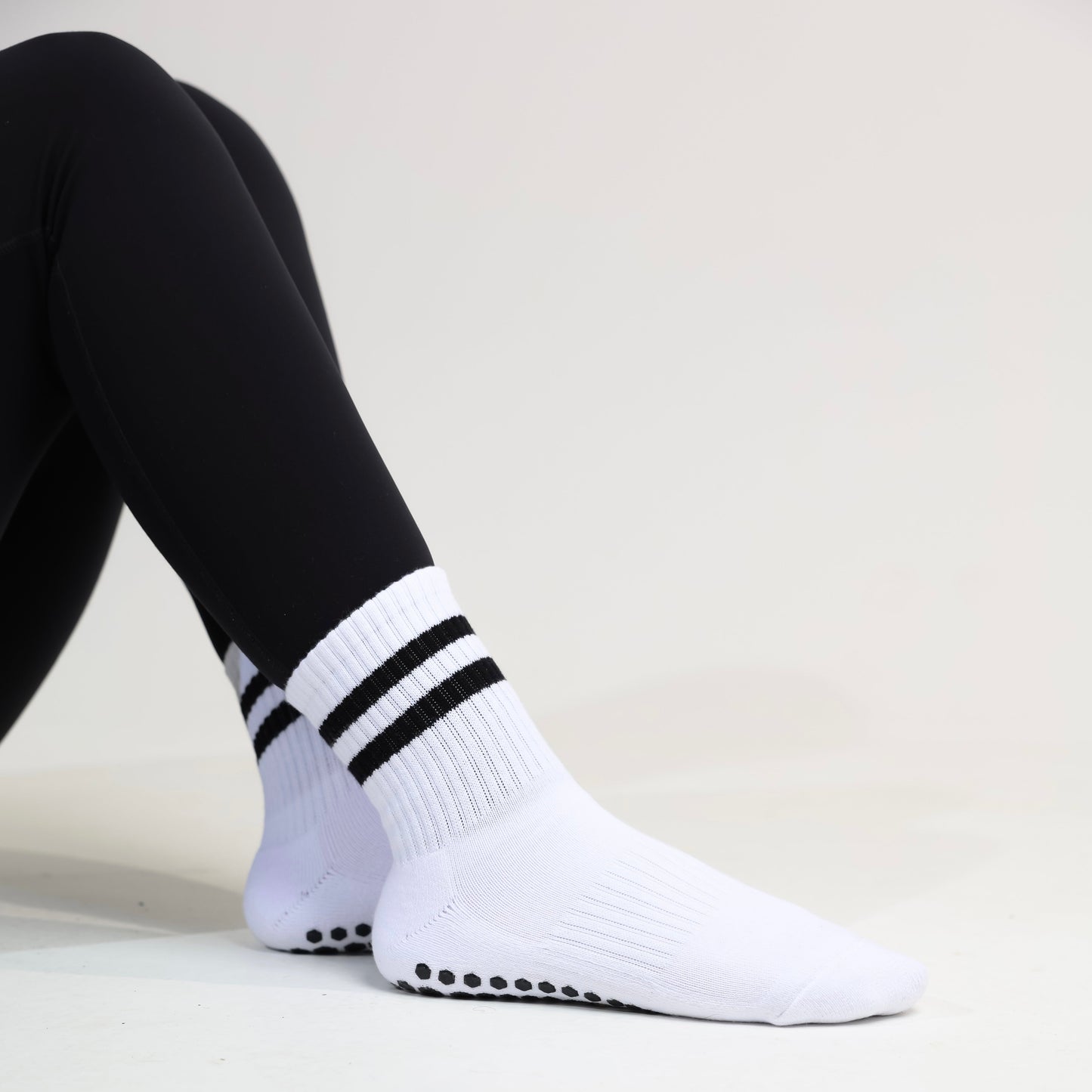 BLACK STRIPED CREW SOCKS