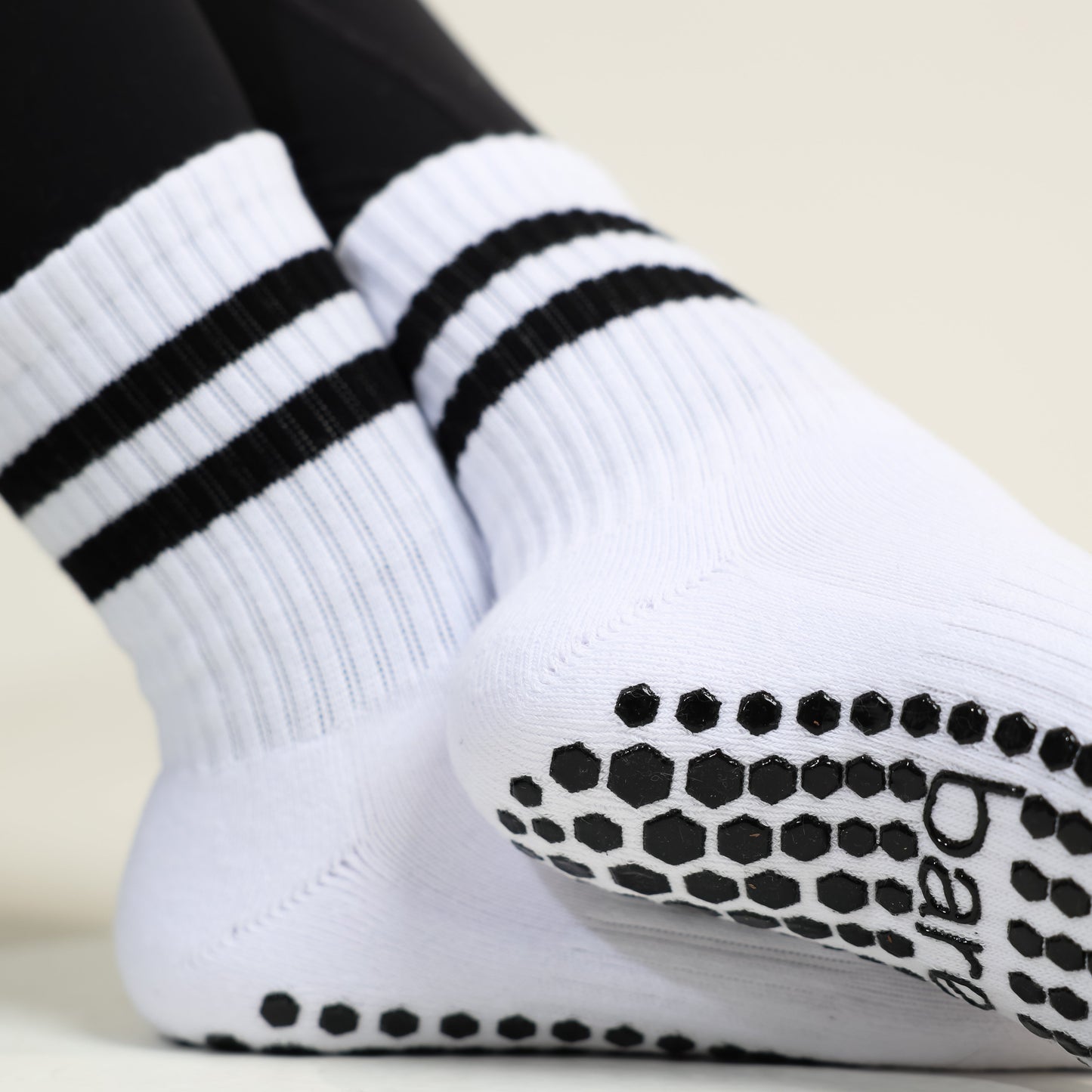 BLACK STRIPED CREW SOCKS